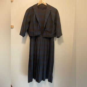 1950s cutie, gray brown, navy plaid high waisted a line pleaded dress w jacket